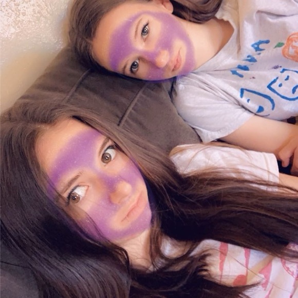 Meet your Posher, Emily - Picture 3 of 4